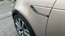 Land Rover Discovery 3.0 D300 Dynamic SE 5dr Auto Diesel Station Wagon